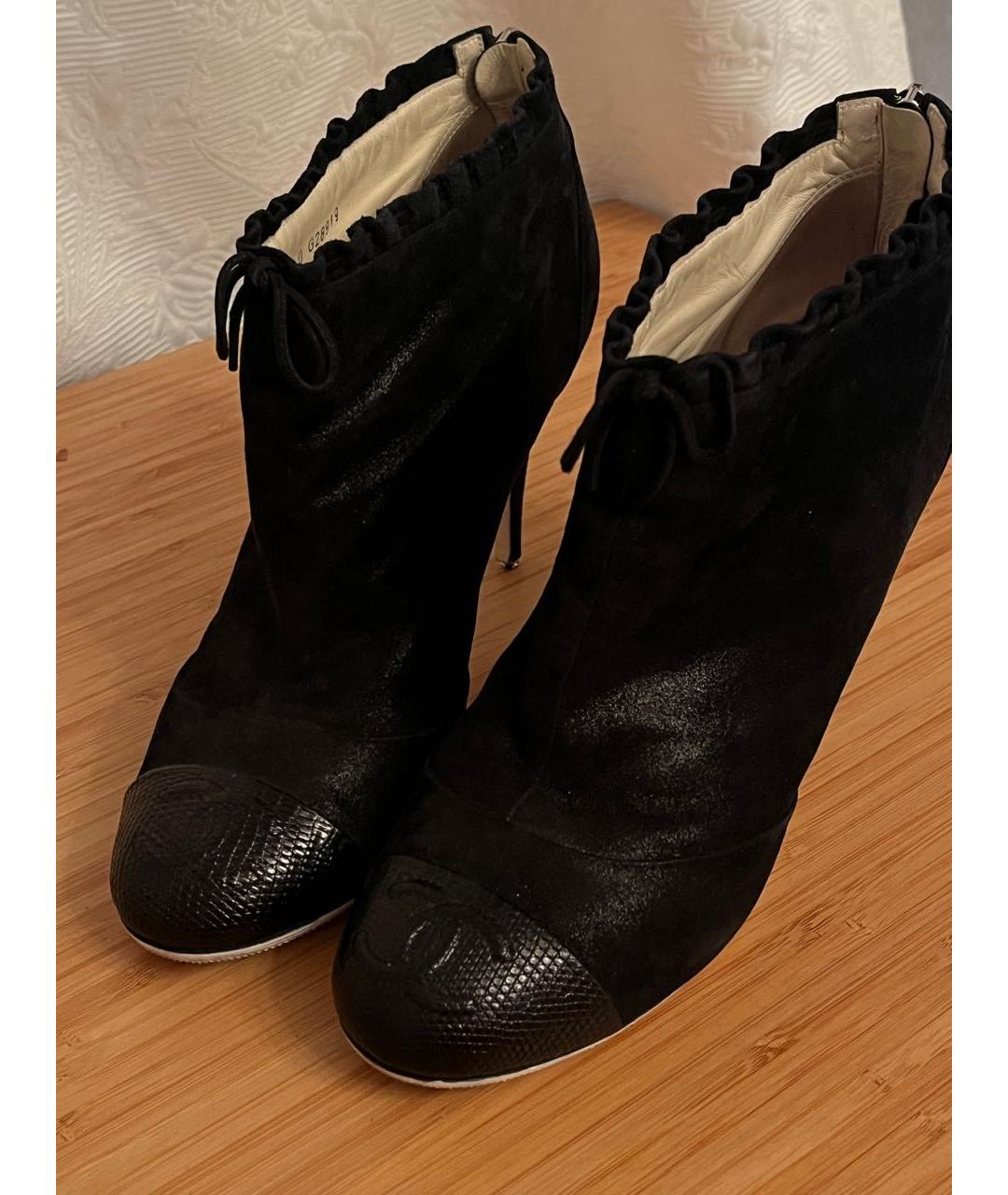 CHANEL Черные замшевые ботильоны, фото 5