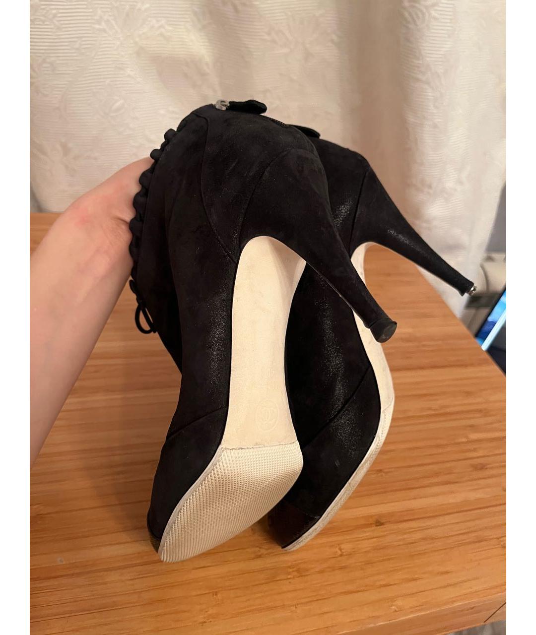 CHANEL Черные замшевые ботильоны, фото 7