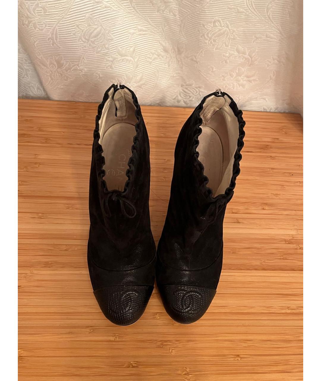 CHANEL Черные замшевые ботильоны, фото 3