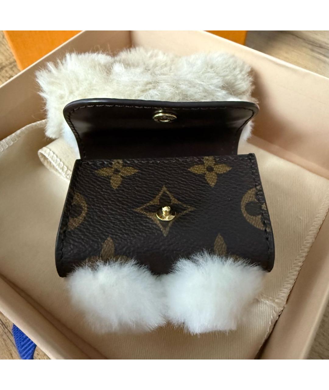 LOUIS VUITTON Коричневый брелок, фото 3