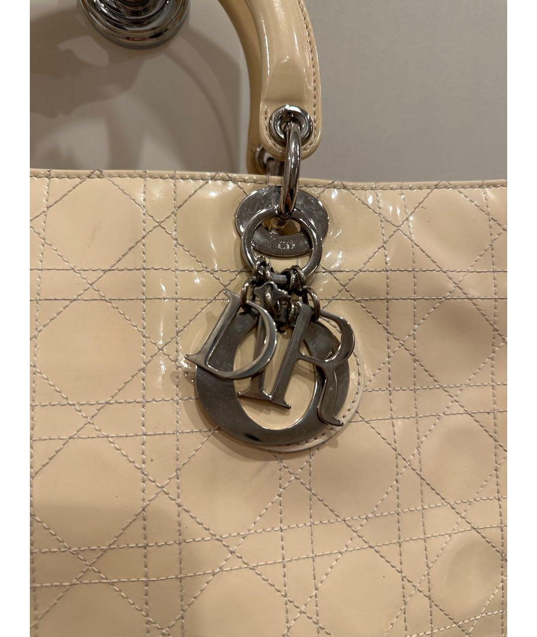 CHRISTIAN DIOR Бежевая сумка тоут из лакированной кожи, фото 4