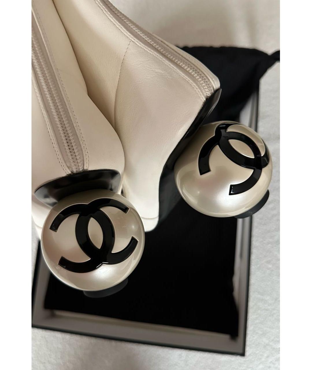 CHANEL Белые кожаные ботильоны, фото 3