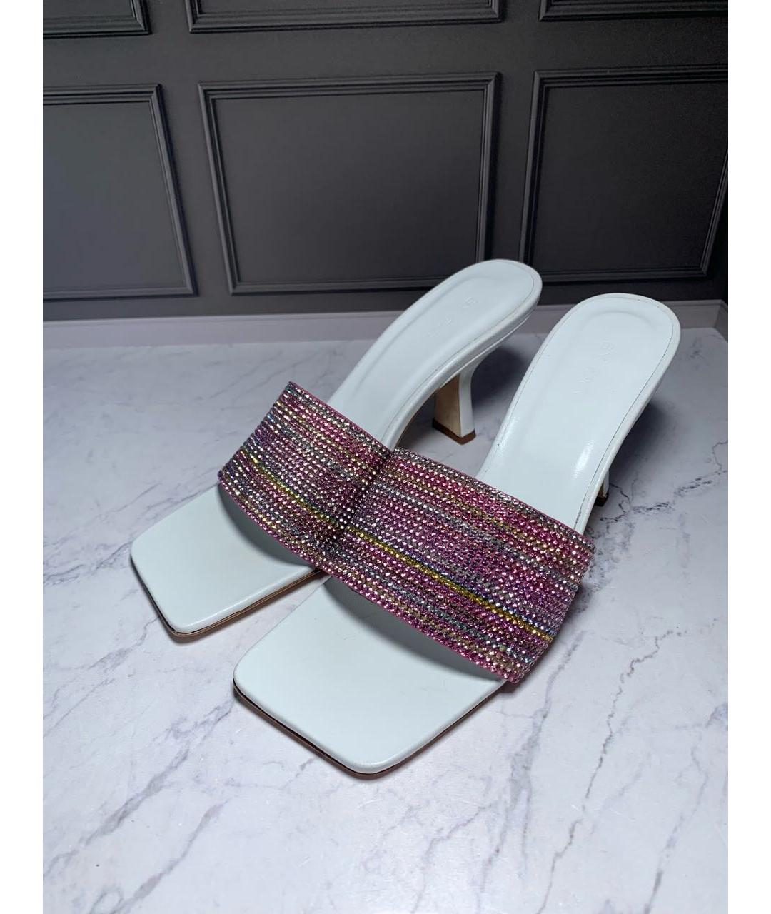 BY FAR Белые кожаные босоножки, фото 2