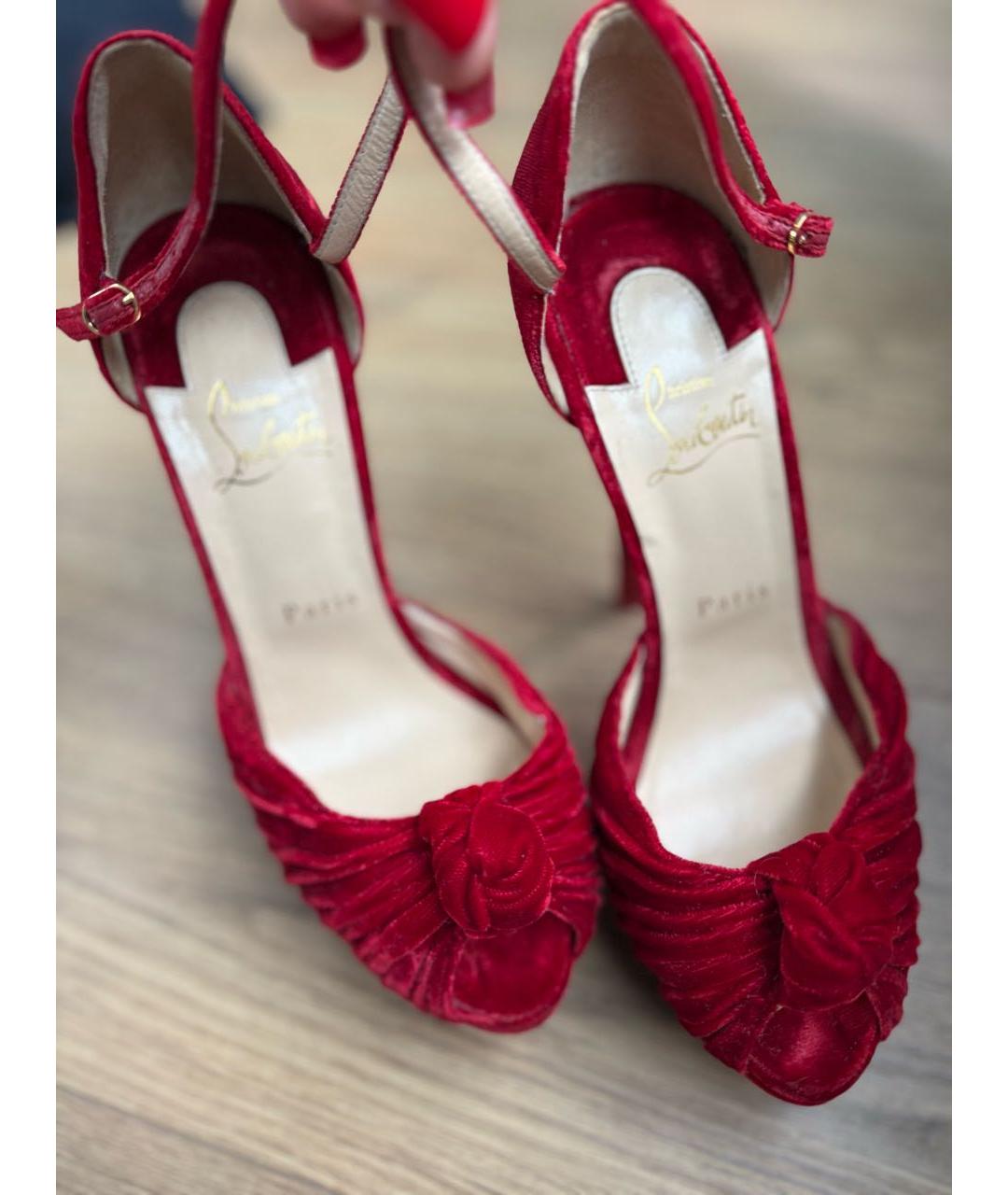CHRISTIAN LOUBOUTIN Красные бархатные босоножки, фото 2
