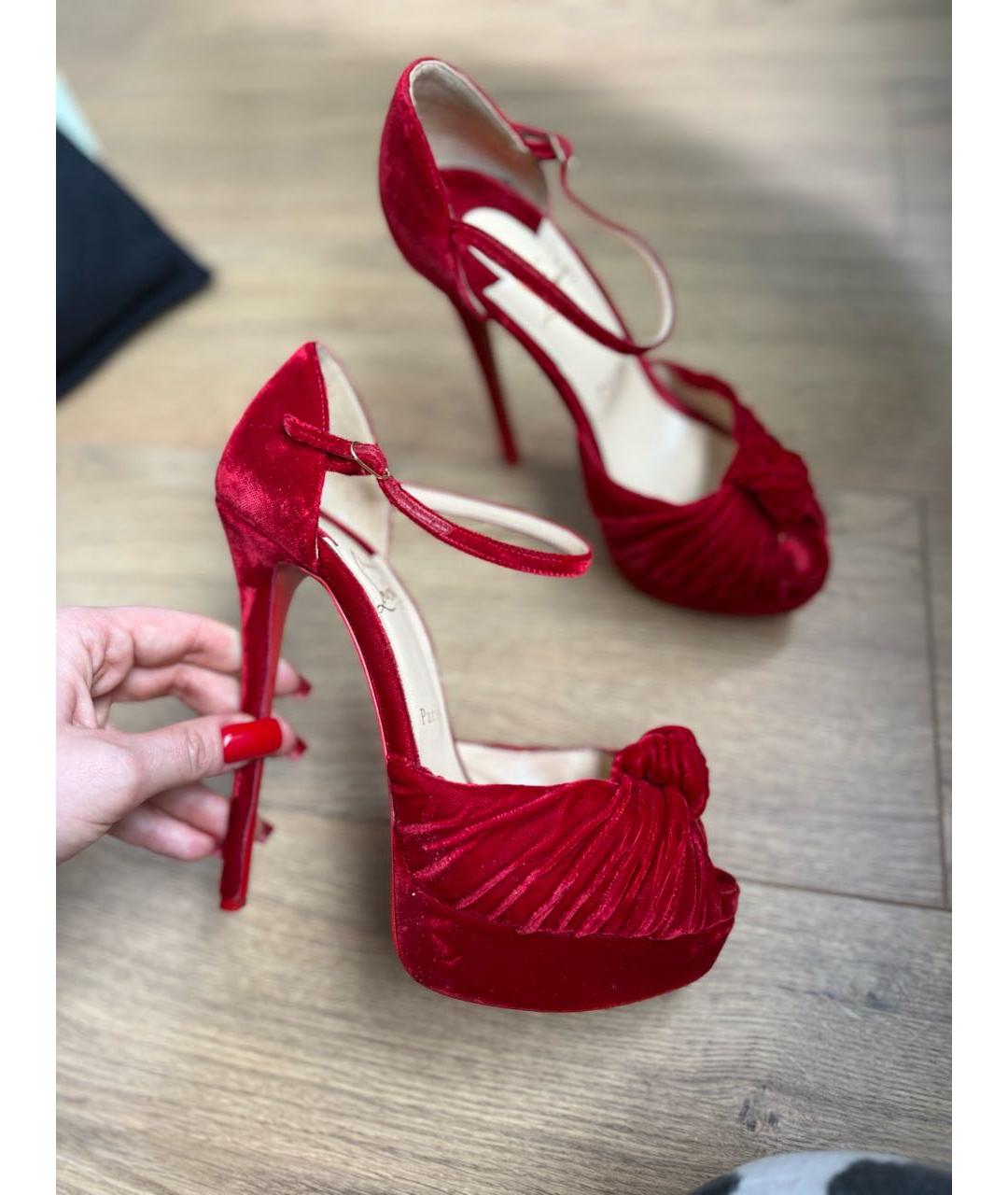 CHRISTIAN LOUBOUTIN Красные бархатные босоножки, фото 5