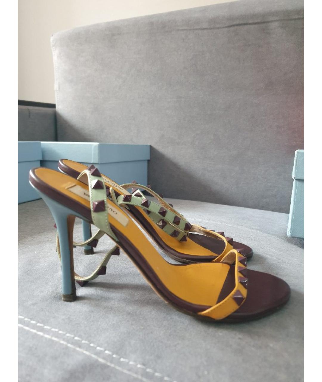 VALENTINO Желтые кожаные босоножки, фото 6