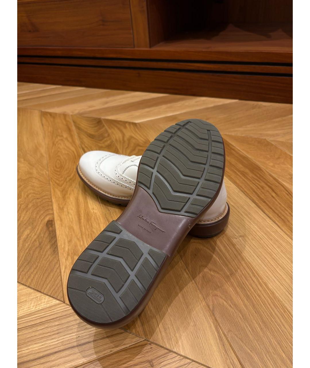 FERRAGAMO Белые кожаные низкие ботинки, фото 4