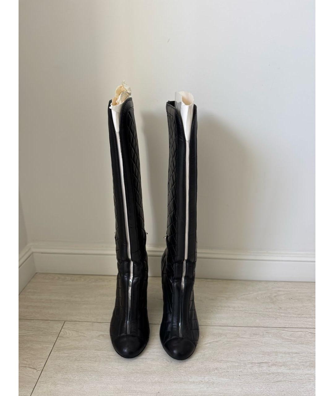 CHANEL Черные кожаные сапоги, фото 2