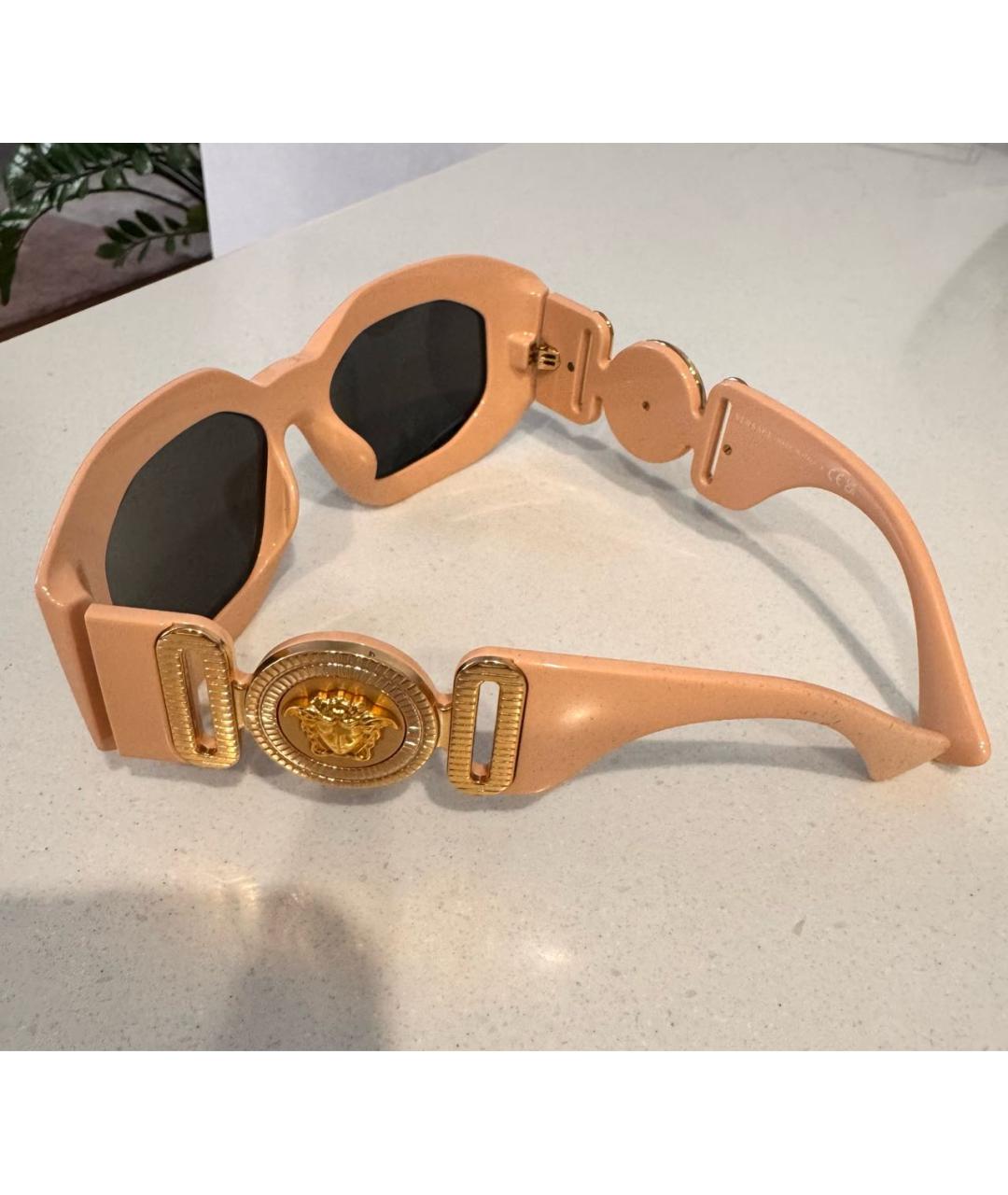 VERSACE Бежевые пластиковые солнцезащитные очки, фото 2