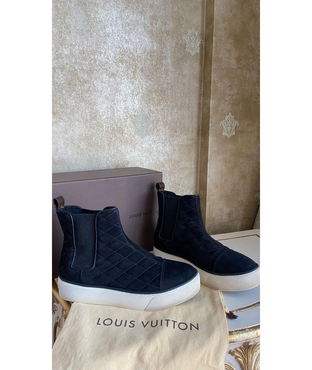 LOUIS VUITTON Черные замшевые ботинки, фото 2