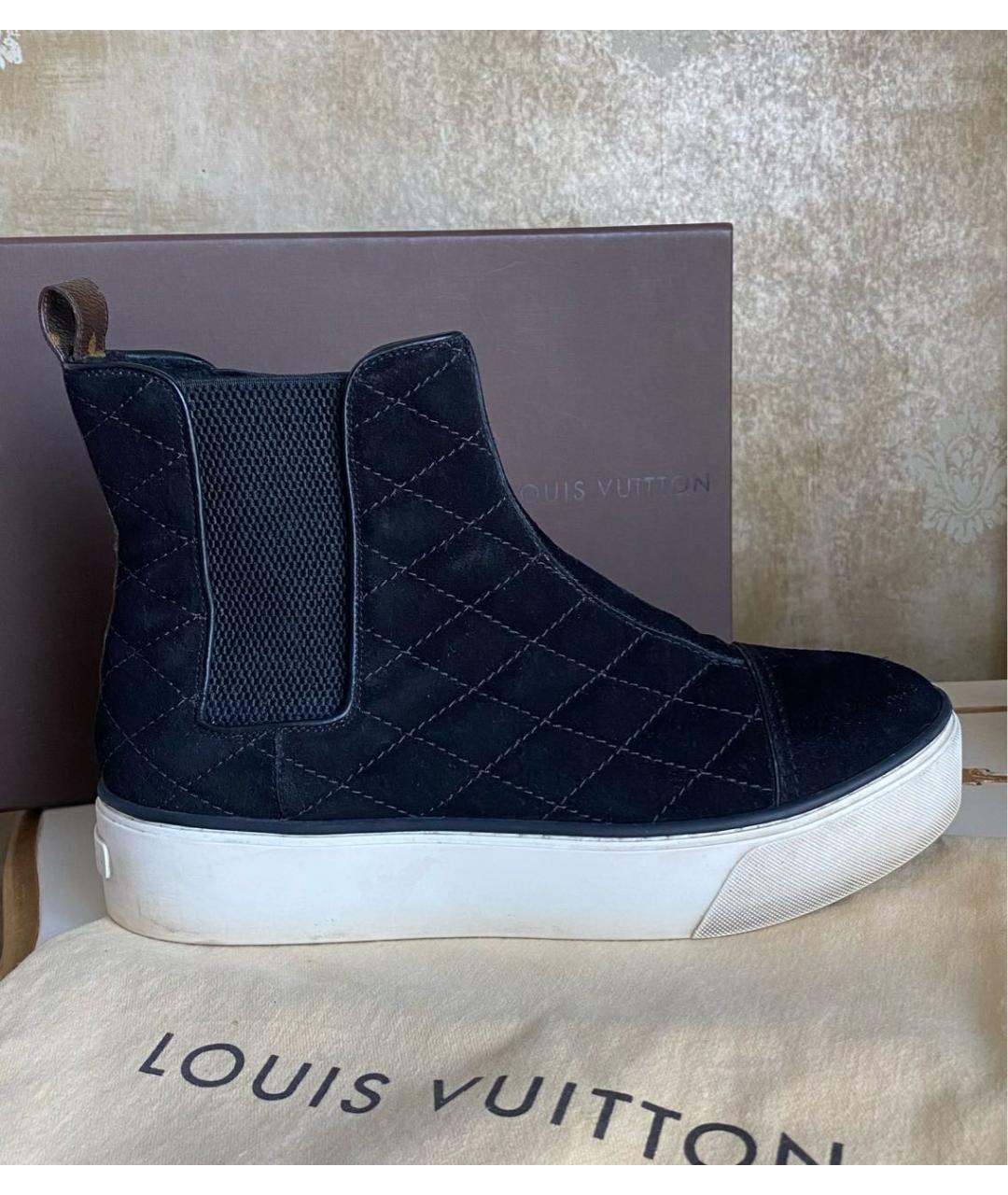 LOUIS VUITTON Черные замшевые ботинки, фото 9