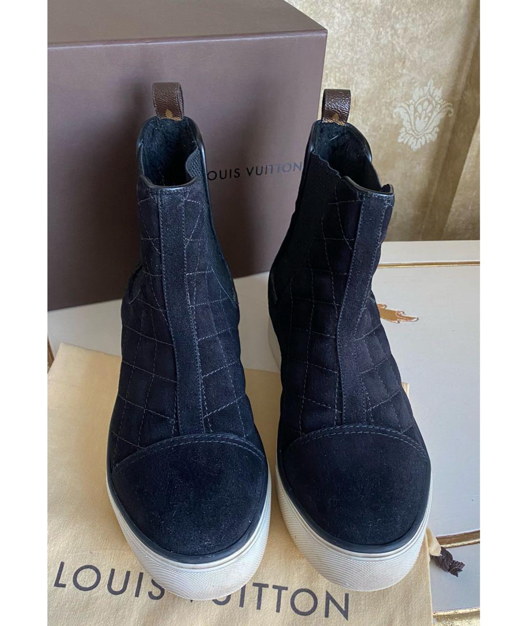 LOUIS VUITTON Черные замшевые ботинки, фото 7
