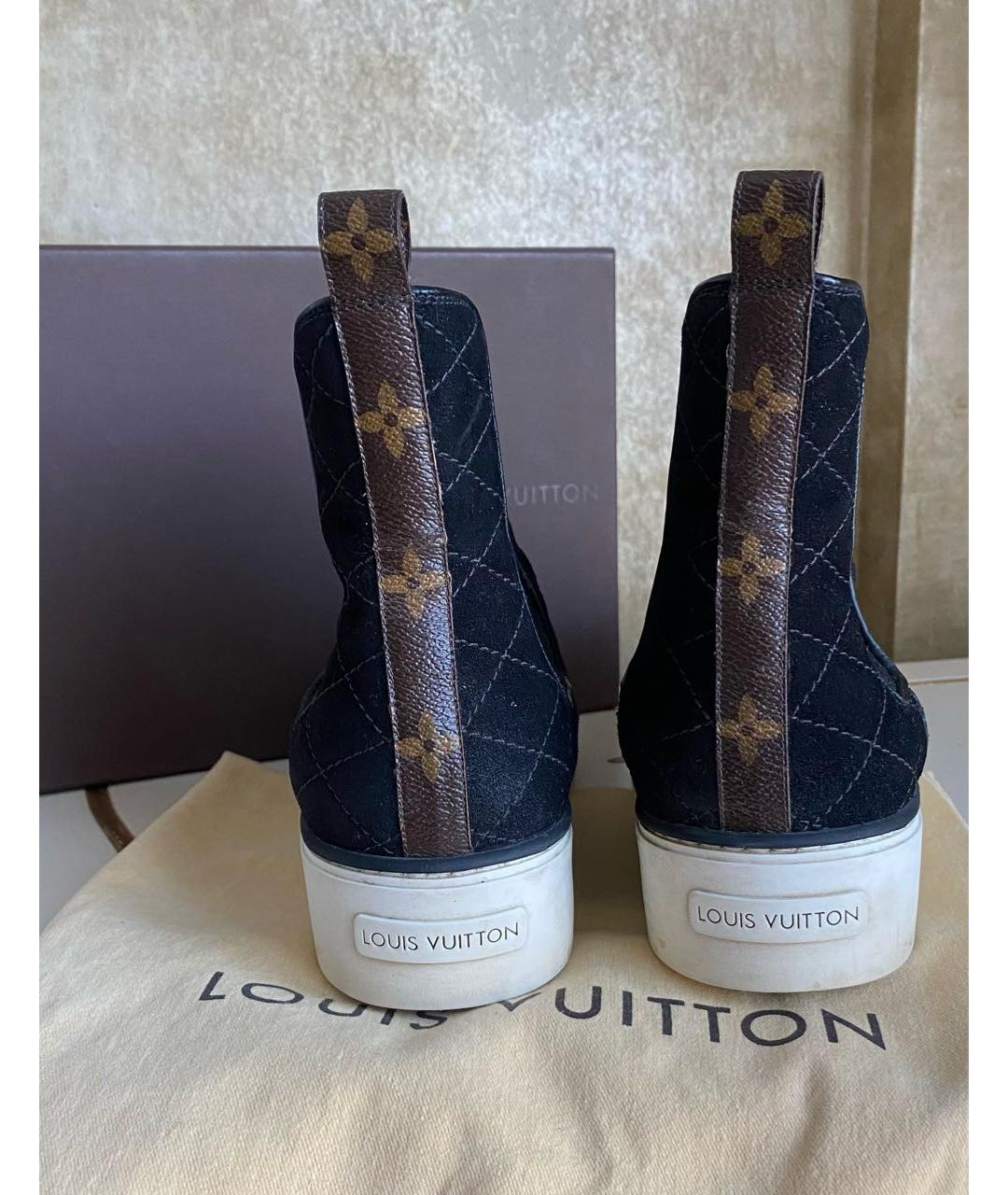 LOUIS VUITTON Черные замшевые ботинки, фото 3