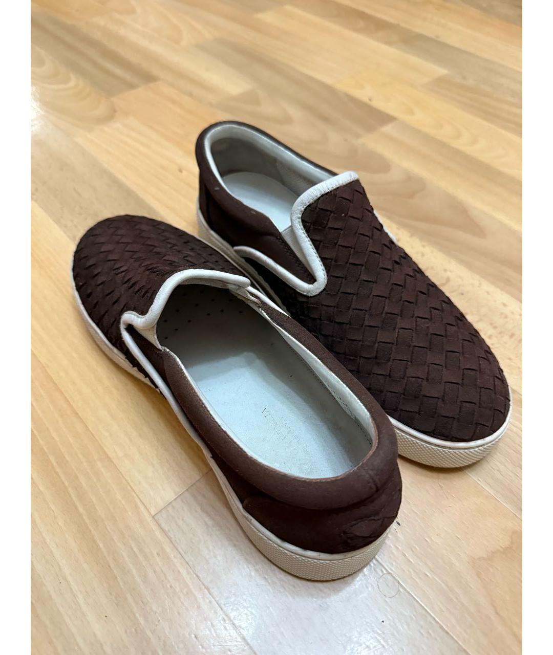 BOTTEGA VENETA Коричневые замшевые слипоны, фото 3