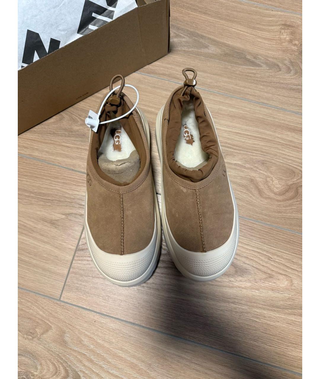 UGG AUSTRALIA Бежевые замшевые сабо, фото 2