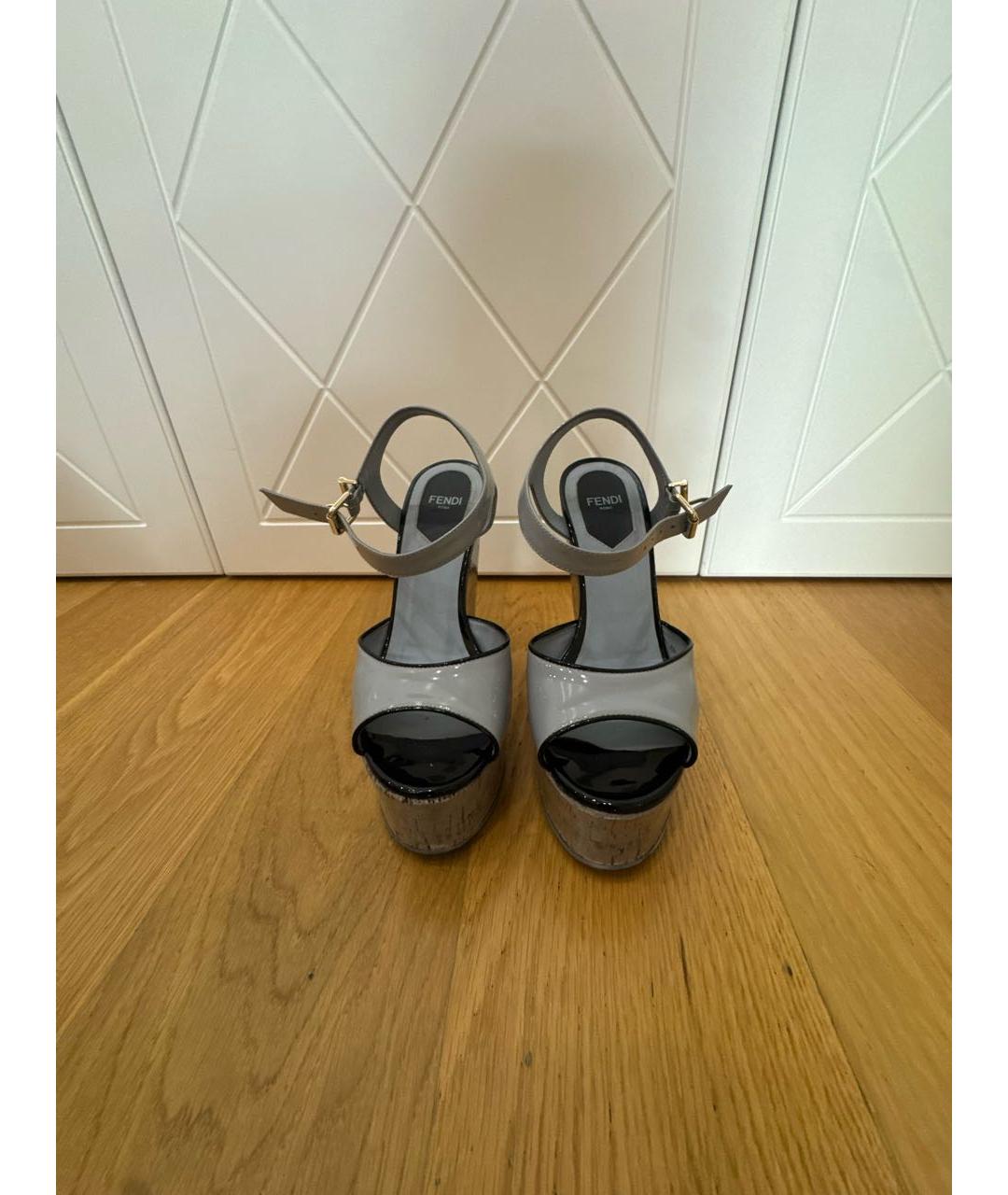 FENDI Голубые босоножки из лакированной кожи, фото 2