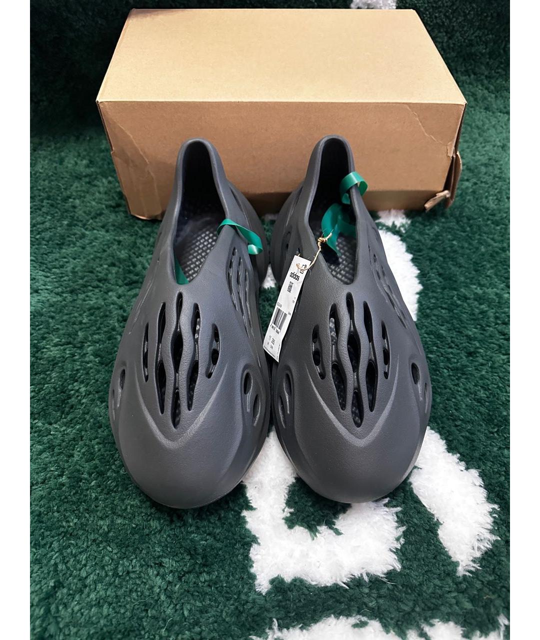 ADIDAS YEEZY Антрацитовые резиновые низкие кроссовки / кеды, фото 2