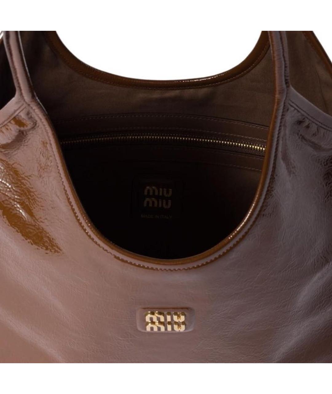 MIU MIU Коричневая сумка тоут из лакированной кожи, фото 4