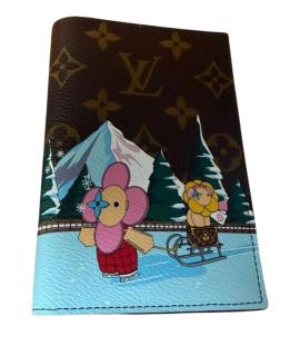 LOUIS VUITTON Обложка/футляр