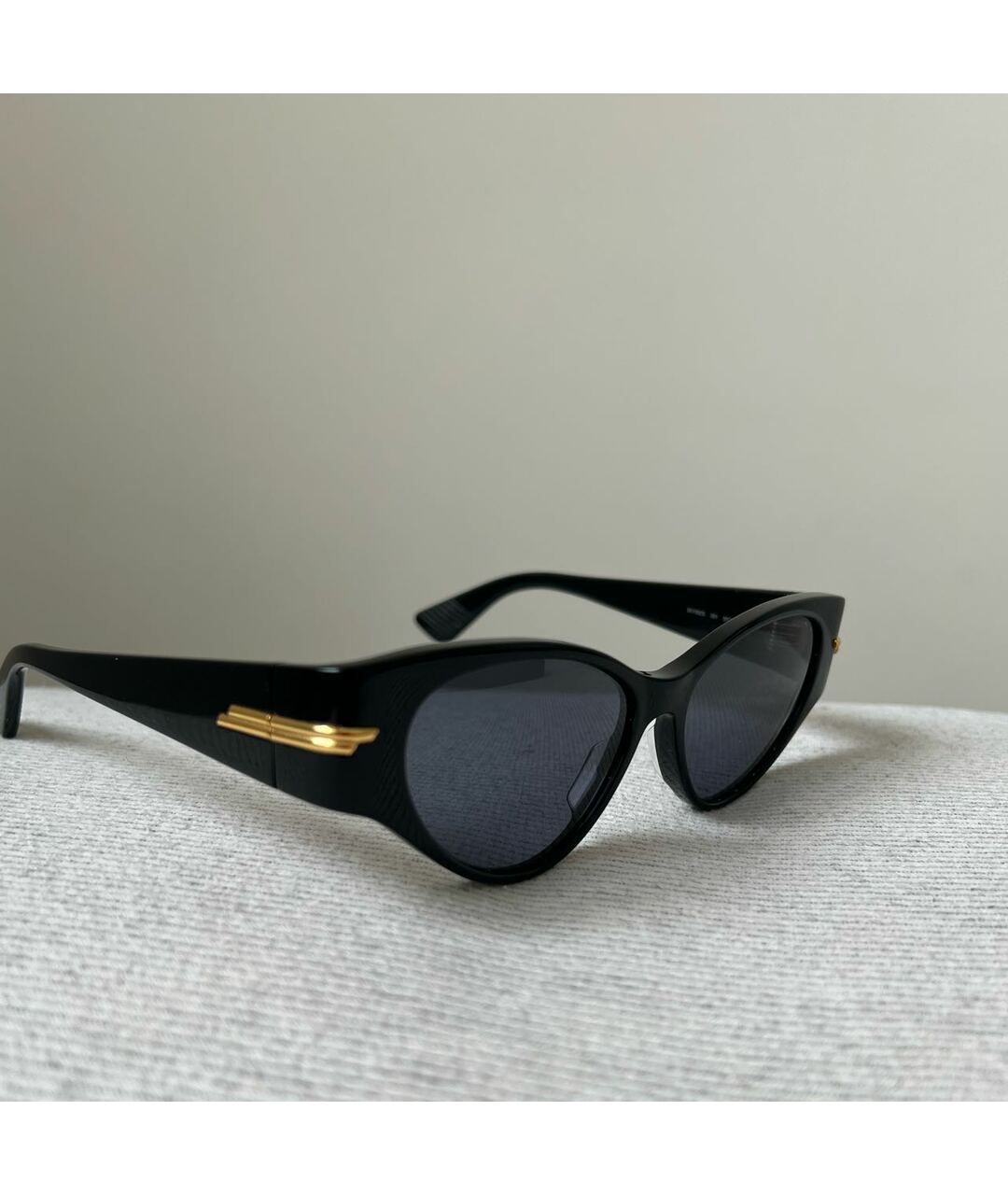 BOTTEGA VENETA Черные пластиковые солнцезащитные очки, фото 2