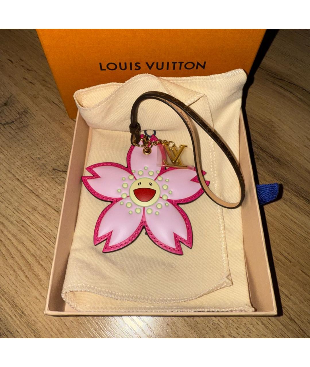 LOUIS VUITTON Розовый брелок, фото 3