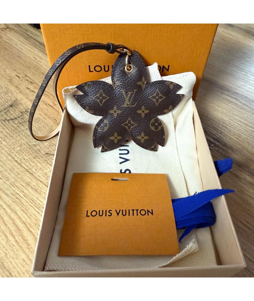 LOUIS VUITTON Розовый брелок, фото 4