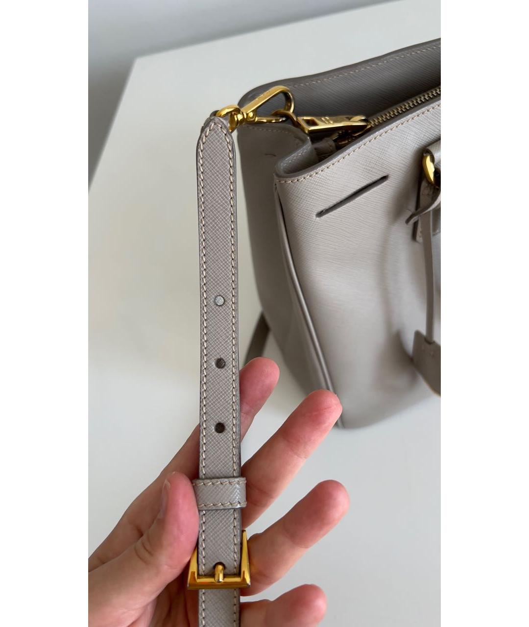 PRADA Серая кожаная сумка с короткими ручками, фото 7