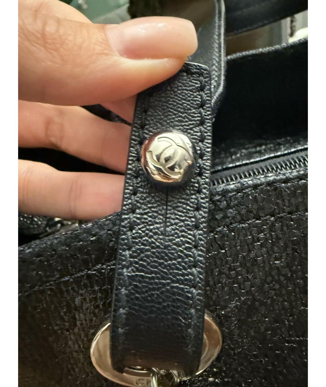 CHANEL Черная кожаная сумка с короткими ручками, фото 3