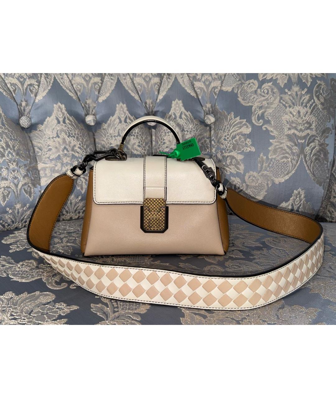 BOTTEGA VENETA Бежевая кожаная сумка с короткими ручками, фото 9