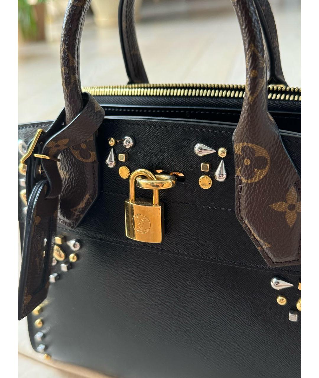 LOUIS VUITTON Черная кожаная сумка с короткими ручками, фото 6
