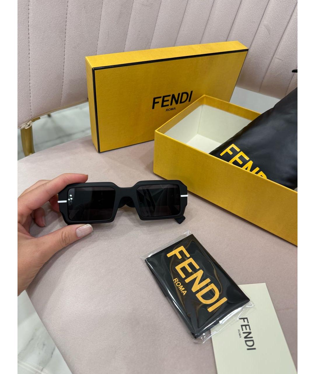 FENDI Черные пластиковые солнцезащитные очки, фото 2