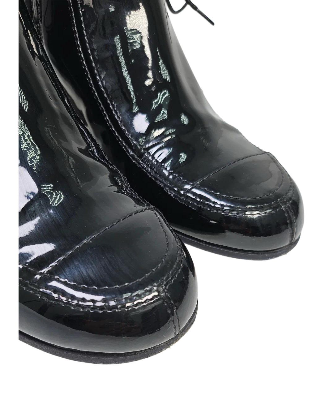 CHANEL Черные ботильоны из лакированной кожи, фото 6