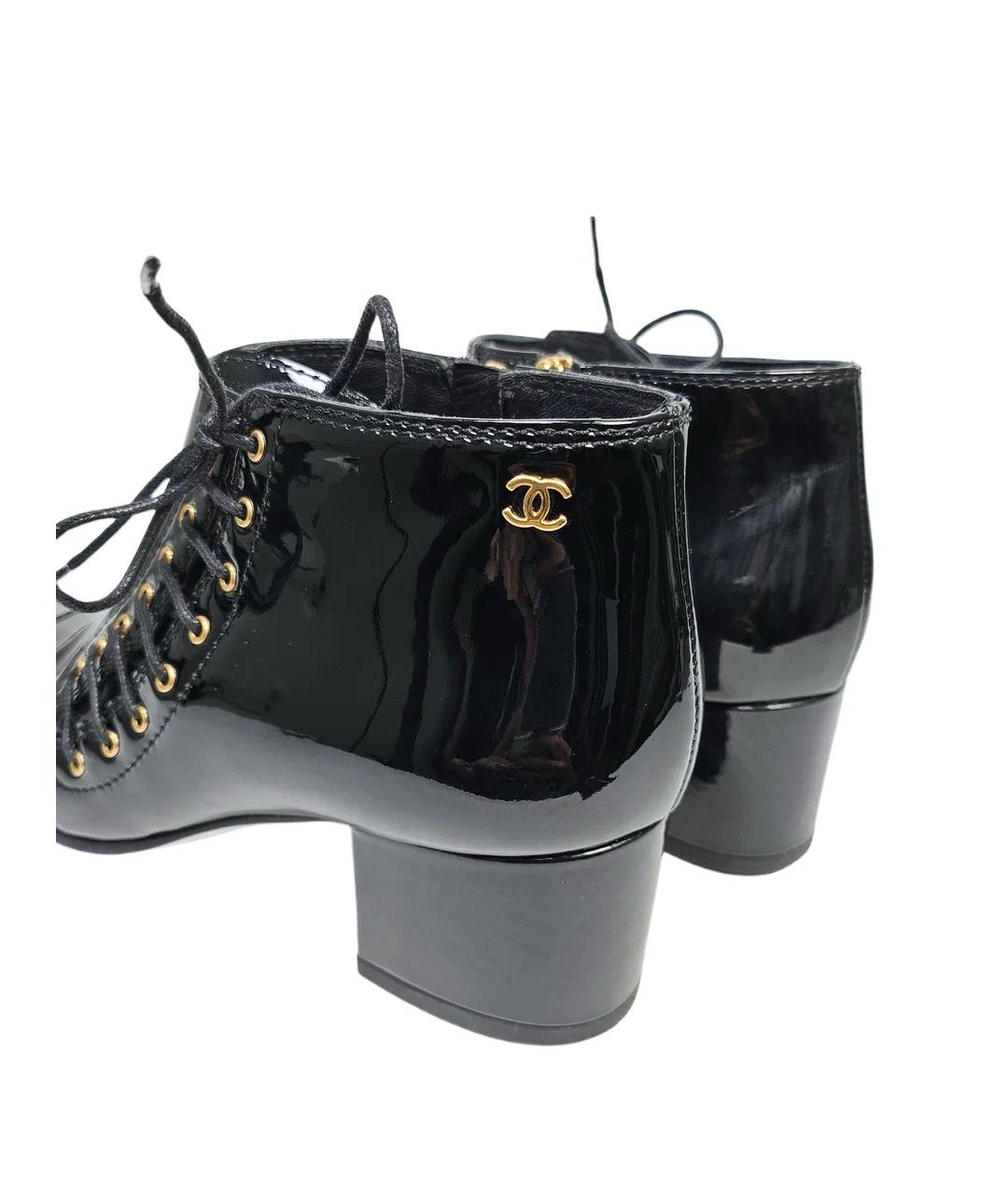 CHANEL Черные ботильоны из лакированной кожи, фото 4