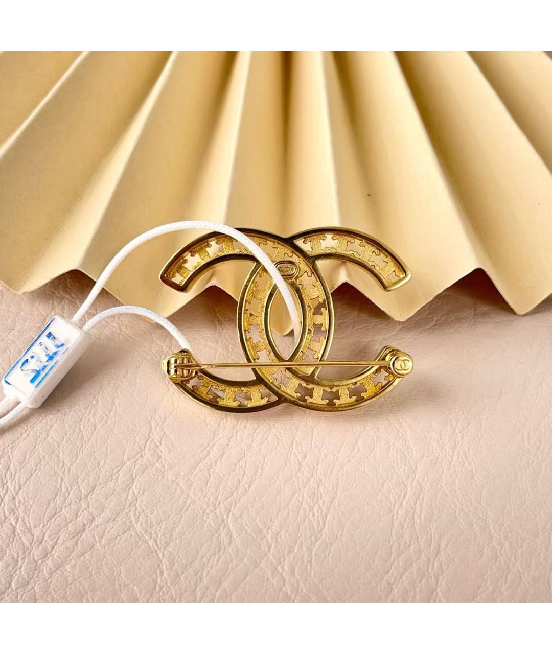 CHANEL Золотая металлическая брошь, фото 6
