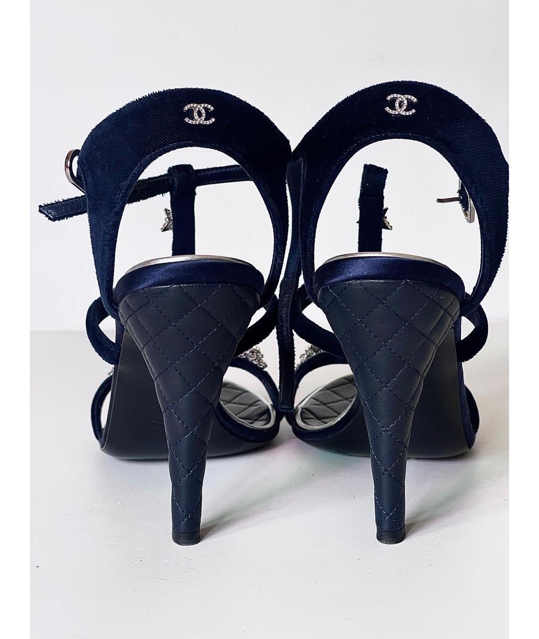 CHANEL Темно-синие бархатные босоножки, фото 8
