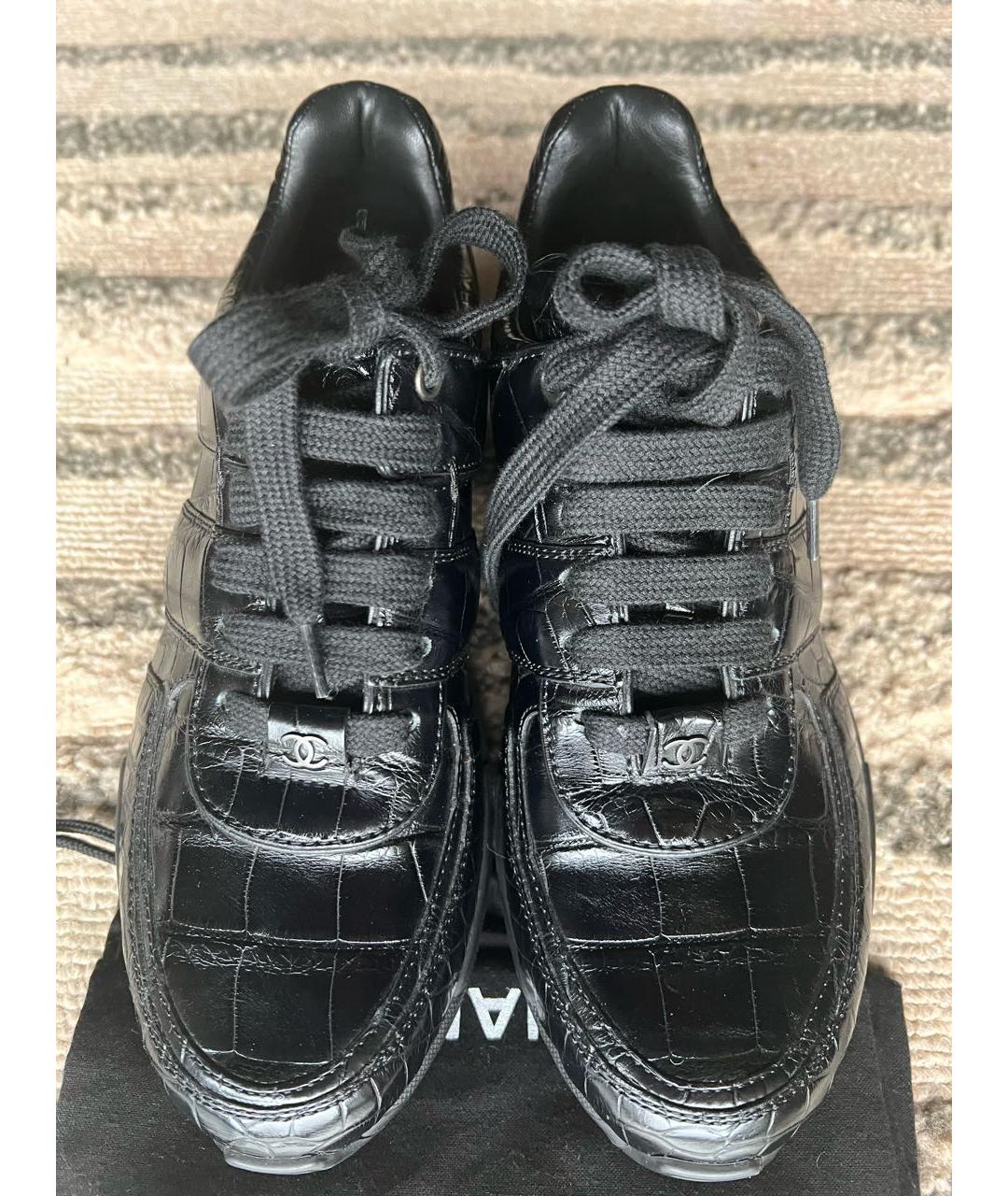 CHANEL Черные кроссовки из экзотической кожи, фото 2