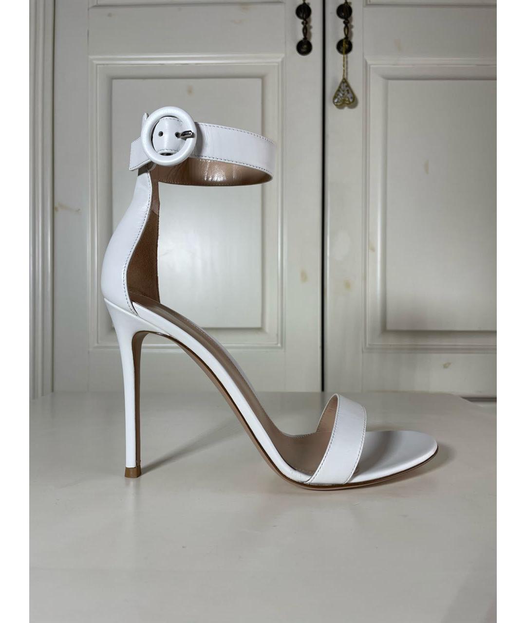 GIANVITO ROSSI Белые кожаные босоножки, фото 2