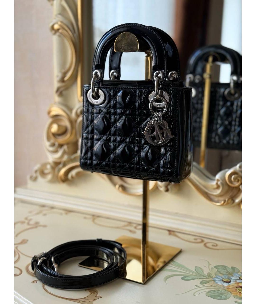 CHRISTIAN DIOR Черная сумка с короткими ручками из лакированной кожи, фото 2
