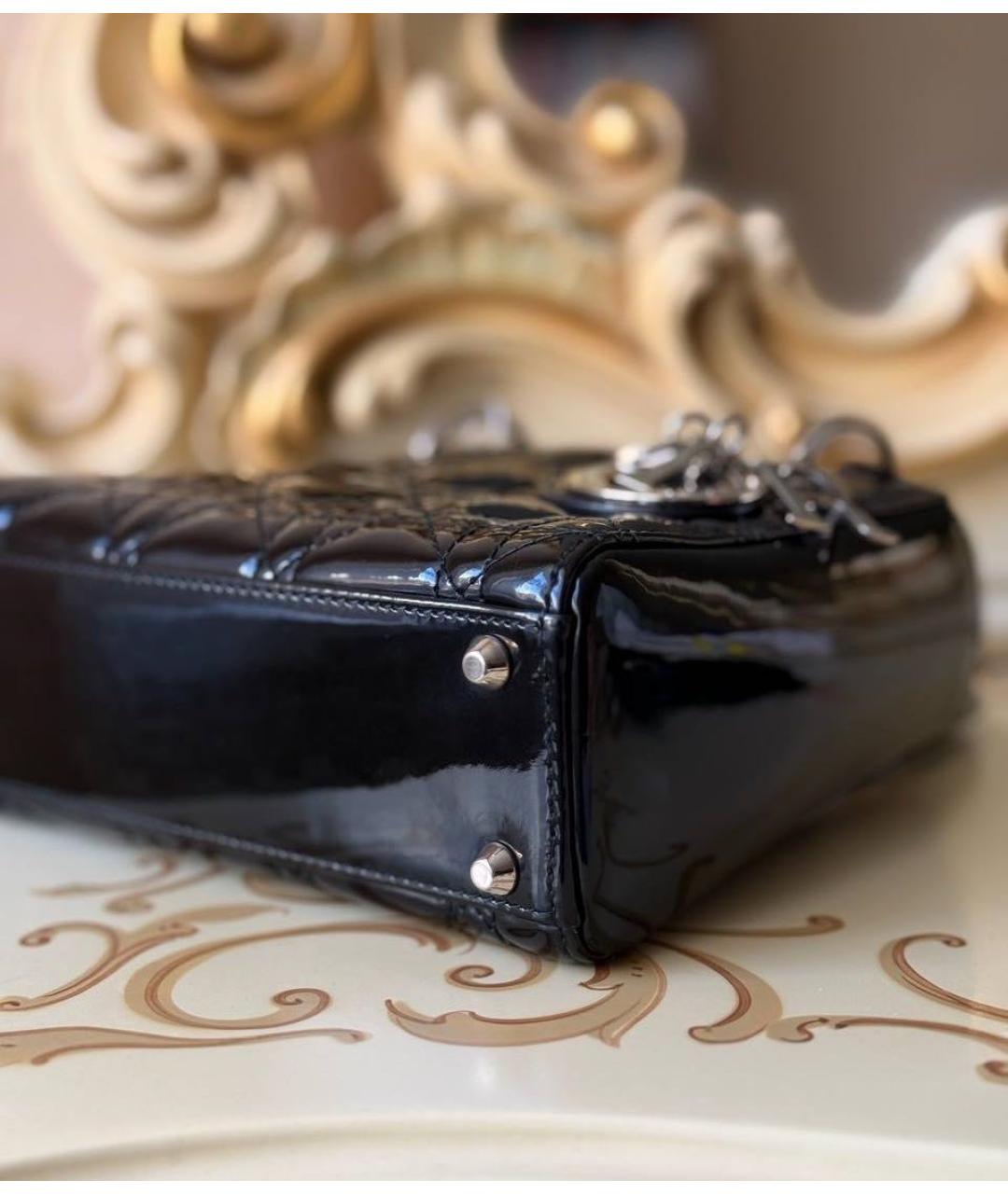 CHRISTIAN DIOR Черная сумка с короткими ручками из лакированной кожи, фото 6