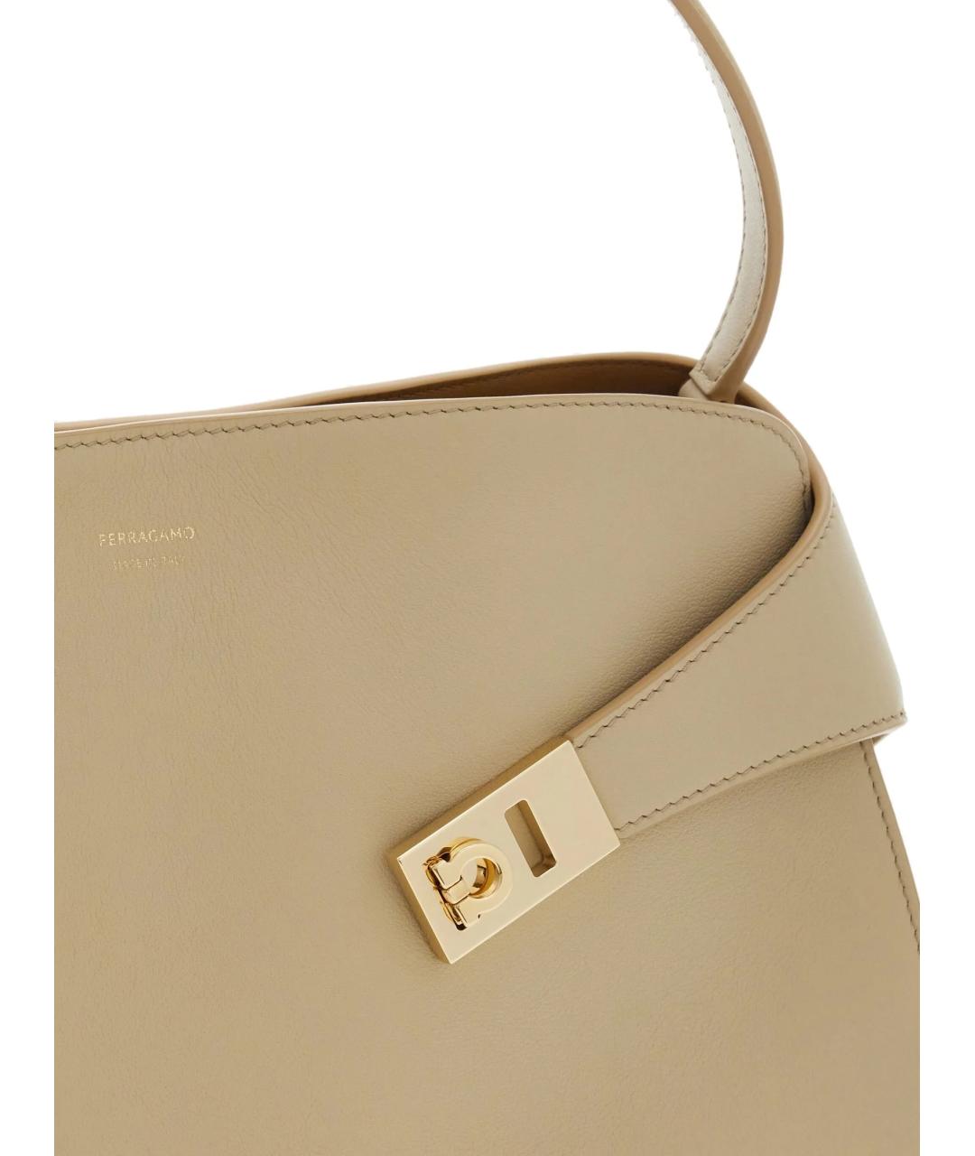 FERRAGAMO Бежевая кожаная сумка через плечо, фото 5