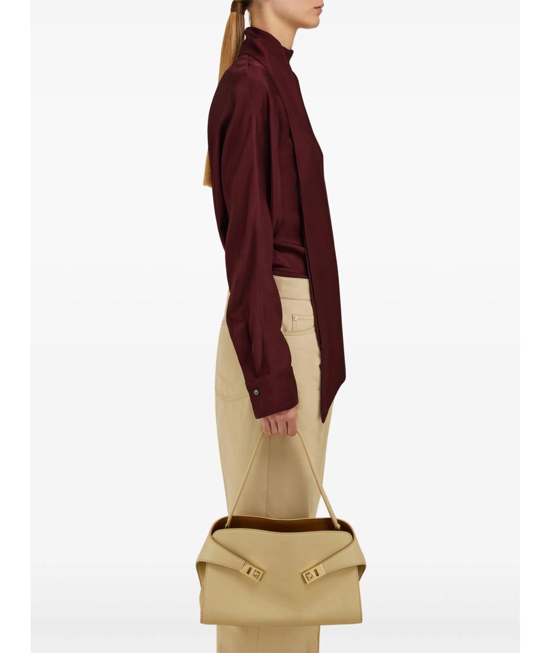 FERRAGAMO Бежевая кожаная сумка через плечо, фото 2