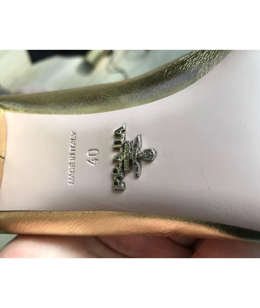 PRADA Золотые кожаные лоферы, фото 6