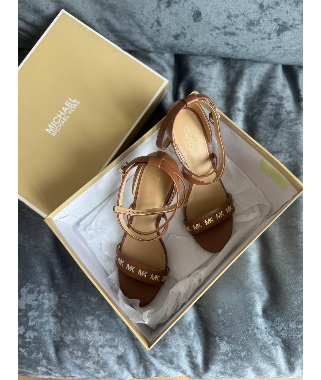 MICHAEL KORS Бежевые кожаные босоножки, фото 2