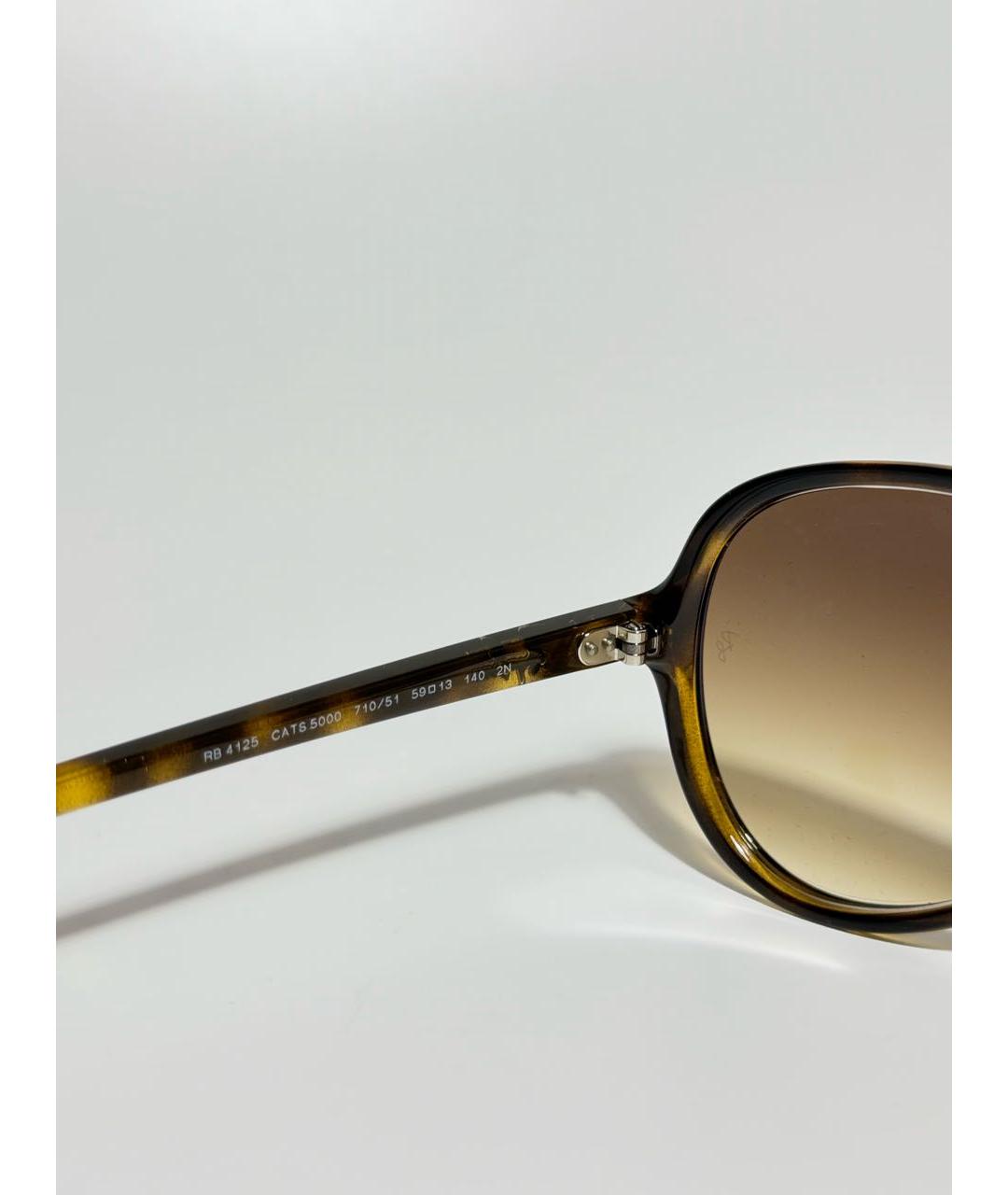 RAY BAN Коричневые пластиковые солнцезащитные очки, фото 3
