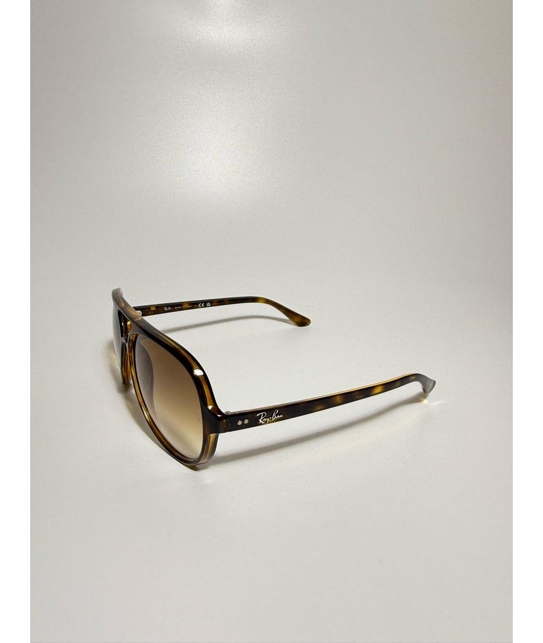 RAY BAN Коричневые пластиковые солнцезащитные очки, фото 2
