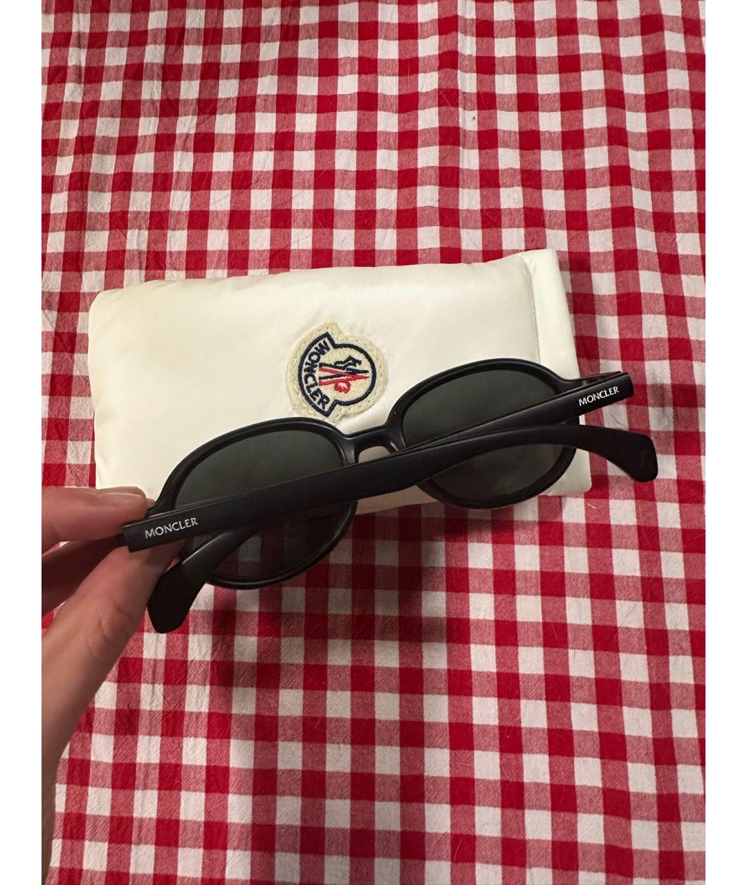 MONCLER Черные пластиковые солнцезащитные очки, фото 2