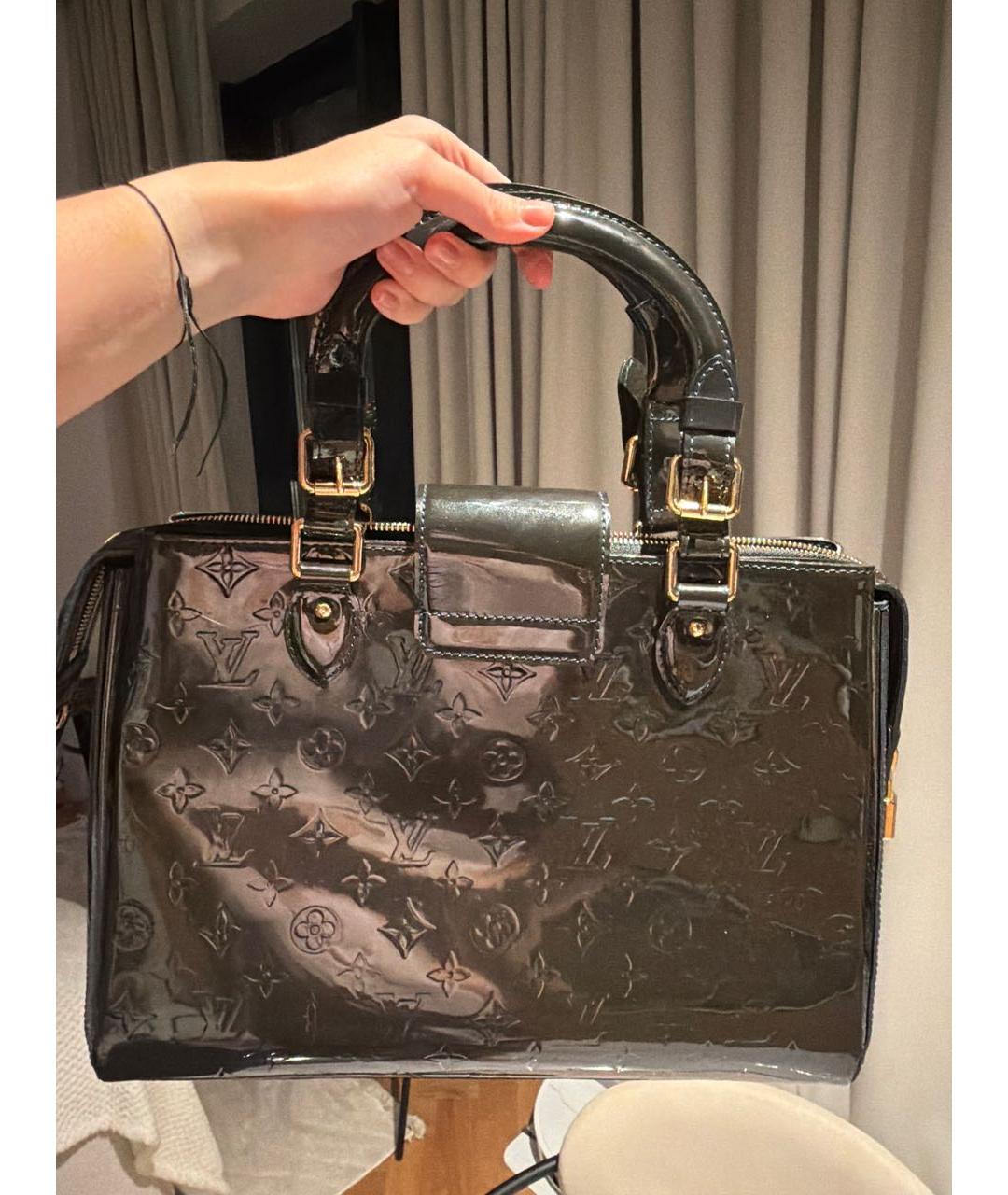 LOUIS VUITTON Черная сумка с короткими ручками из лакированной кожи, фото 4