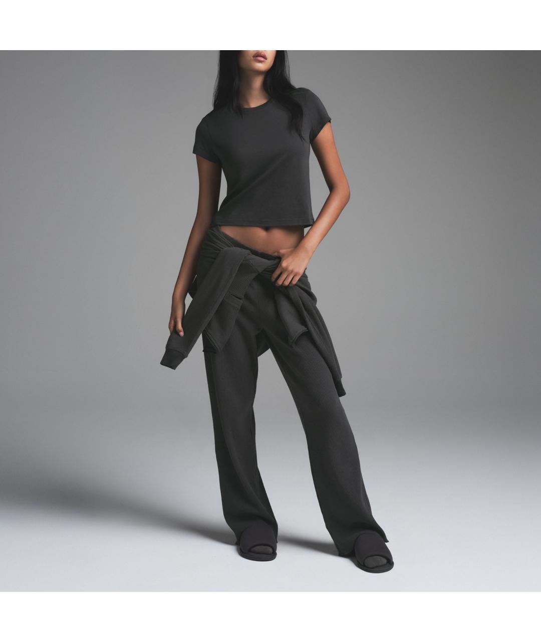 SKIMS Антрацитовая футболка, фото 2