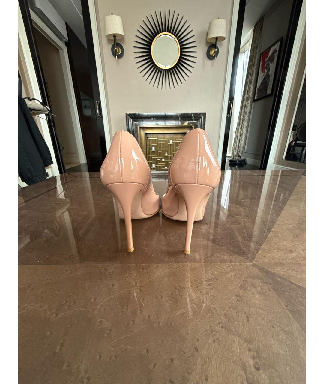 GIANVITO ROSSI Бежевые туфли из лакированной кожи, фото 4