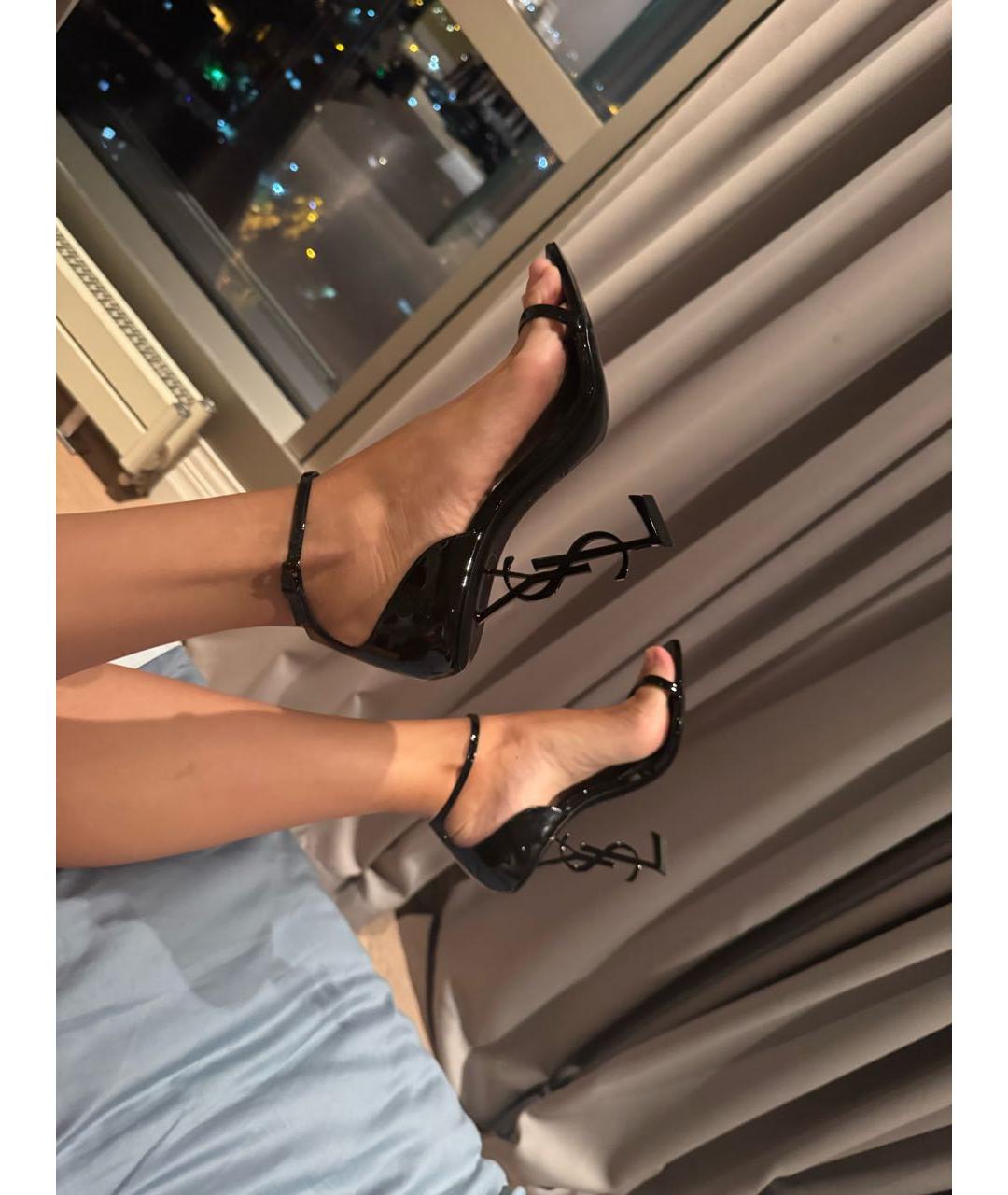 SAINT LAURENT Черные босоножки из лакированной кожи, фото 2